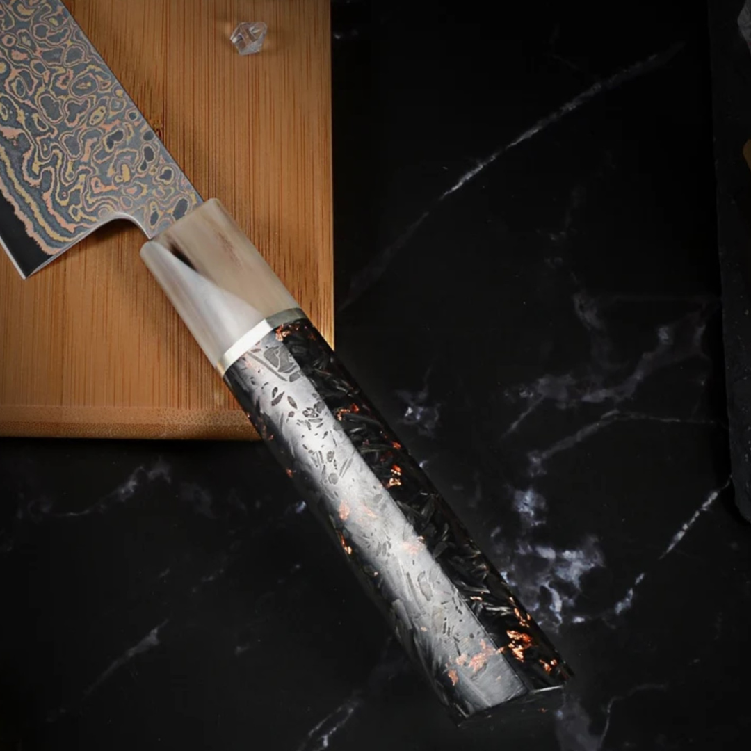 Luxurious kitchen knife set made of copper damascus steel with Japanese VG-10 core, buffalo horn, carbon fiber & copper resin mix, 6 pieces